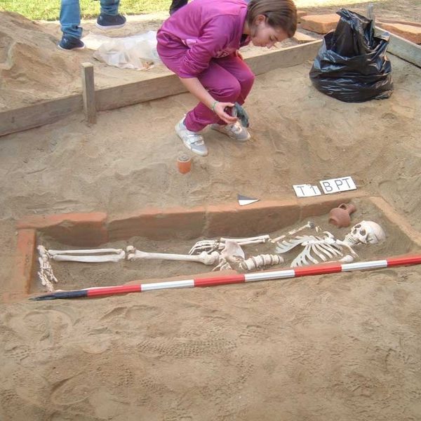 scaviamo una tomba